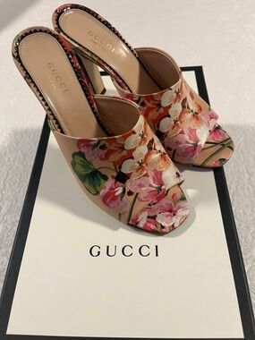 GUCCI Shanghai Bloom Mule Heel Sandals